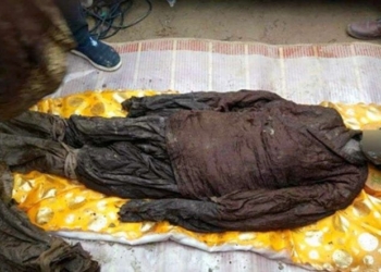 В Китае во время прокладки канализации отрыли два хрустальных гроба с телами