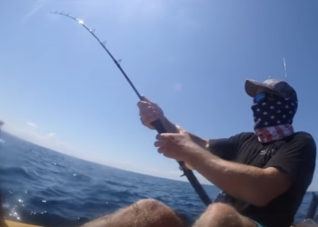 Ездовой марлин! Огромная рыбина прокатила рыбака с ветерком