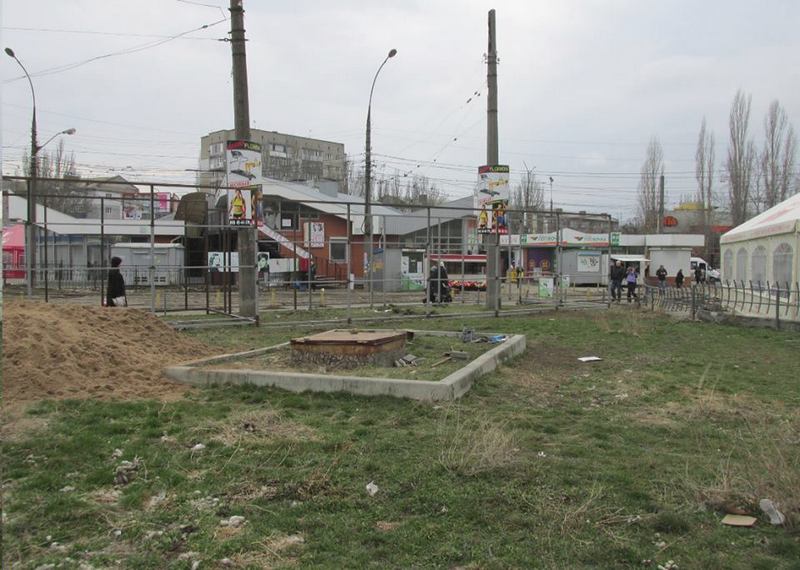 Николаевцы требуют остановить строительство «будкограда» возле рынка Колос 15