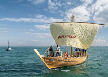 В Израиле спустили на воду точную копию древнейшего финикийского парусника