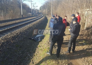 В Киеве поезд насмерть сбил подростка, делавшего экстрим-фото