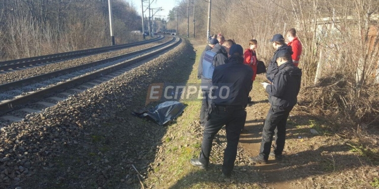 В Киеве поезд насмерть сбил подростка, делавшего экстрим-фото