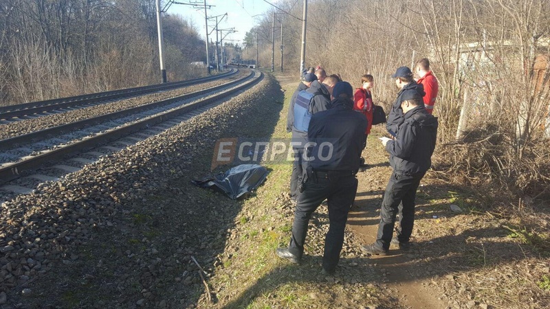 В Киеве поезд насмерть сбил подростка, делавшего экстрим-фото 1