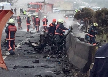 Врезался в телевышку. В Турции развился вертолет с россиянами на борту