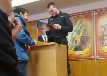 “Возможно, вас обвиняют в убийстве Кеннеди”, – на акции в Москве задержали британского журналиста