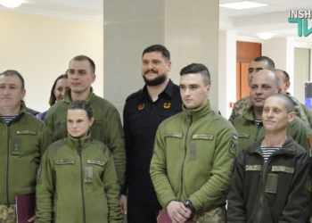 В Николаеве Савченко передал 74 земельных участка морпехам 36-й бригады