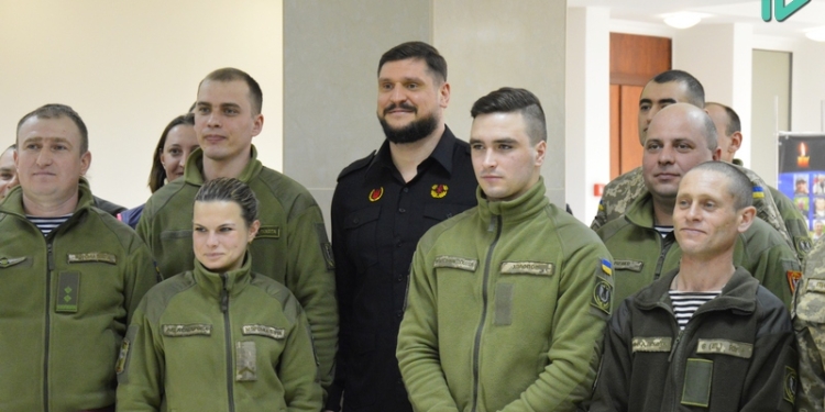 В Николаеве Савченко передал 74 земельных участка морпехам 36-й бригады