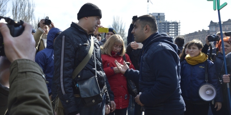 В Николаеве на митинге против тарифов ЖКХ произошли столкновения