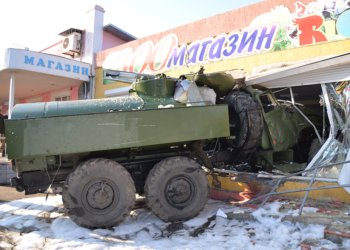 В Николаеве военный Урал въехал в зоомагазин. Побробности