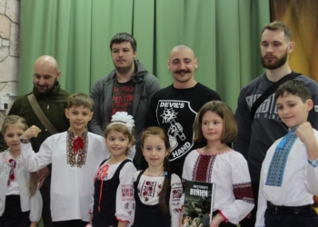 “Вдохновить на защиту страны и патриотизм”: в Николаеве добровольцы провели лекцию для молодежи