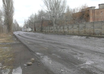 Маршрутчик с двумя приятелями избили и ограбили студентов после того, как все вместе выпили в автобусе на ходу