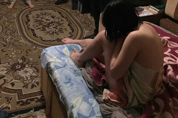 На Херсонщине задержали сутенера, на которого работало 10 проституток, среди них 12-летняя девочка