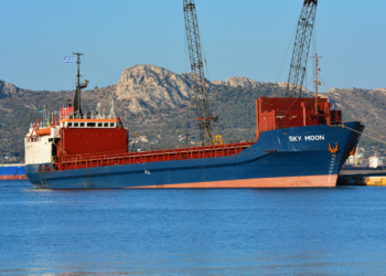 В Украине впервые конфисковали иностранное судно с грузом за заход в Крым