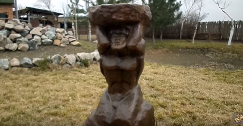 Искал воду - нашел статую. В Запорожье местный житель откопал и оставил себе древний артефакт 1