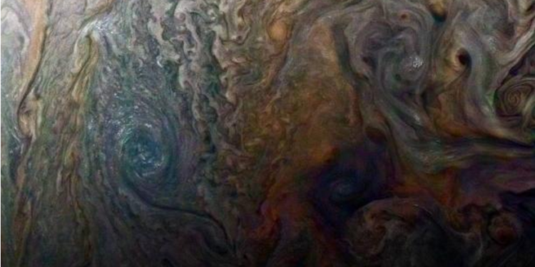 NASA опубликовала фото урагана на Юпитере