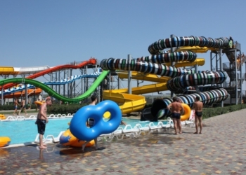 Дети отравились во время купания в харьковском аквапарке