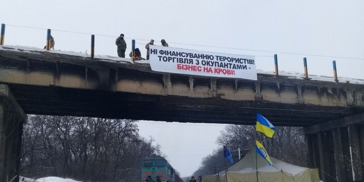 СБУ задержала 43 “блокадника” под Кривым Торцом  – организаторы акции зовут на Майдан