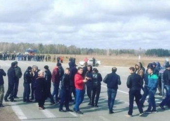 Блокадная эпидемия: копатели янтаря разблокировали международную автотрассу до понедельника