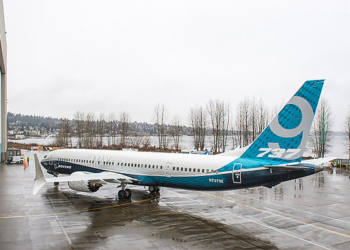 Boeing показал первый самолет 737 MAX 9
