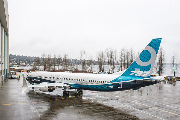 Boeing показал первый самолет 737 MAX 9 1