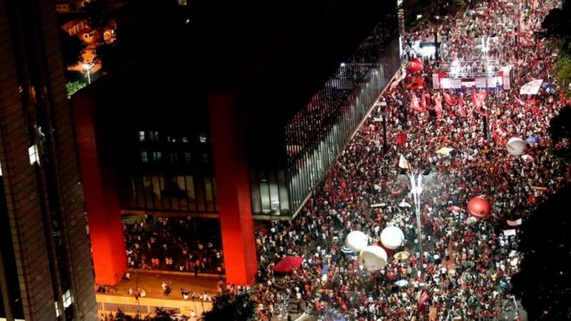 В Бразилии протестующие против пенсионной реформы захватили министерство финансов 3