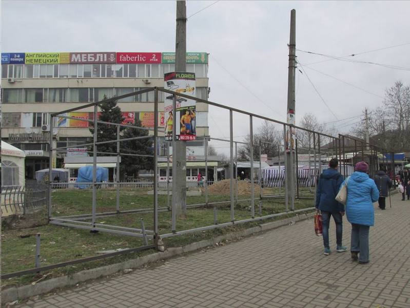 Земельная комиссия Николаевского горсовета провалила голосование по незаконному строительству «будкограда» около рынка «Колос» 1