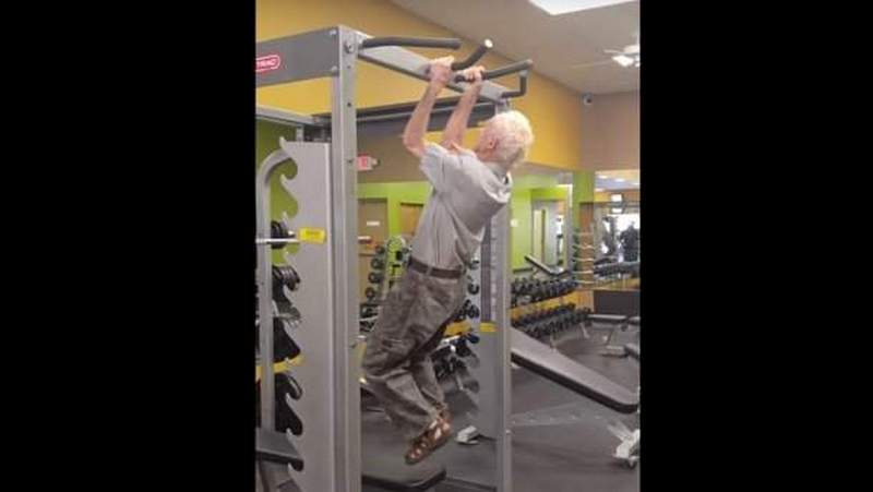 Когда отжимания достойны восхищения: видео 90-летнего атлета восхитило Сеть 1