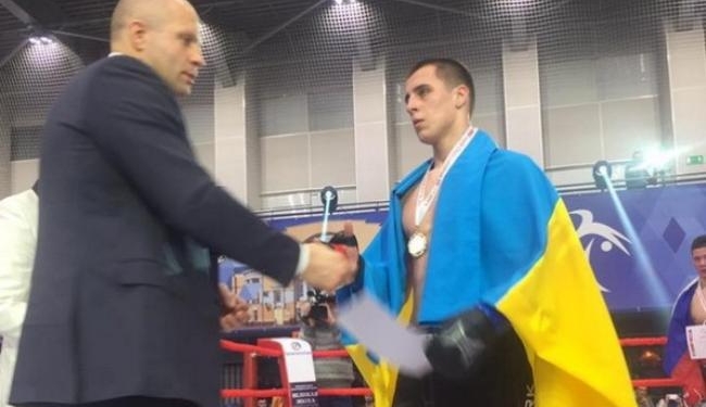 Украинец Виктор Сафронюк победил на чемпионате мира по смешанным единоборствам. Николаевский спортсмен стал вторым