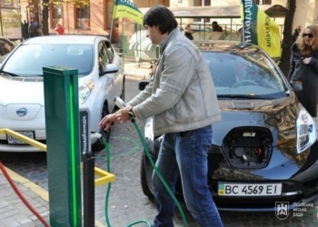 В этом году в Украине откроют 40 заправок для электромобилей, – Омелян