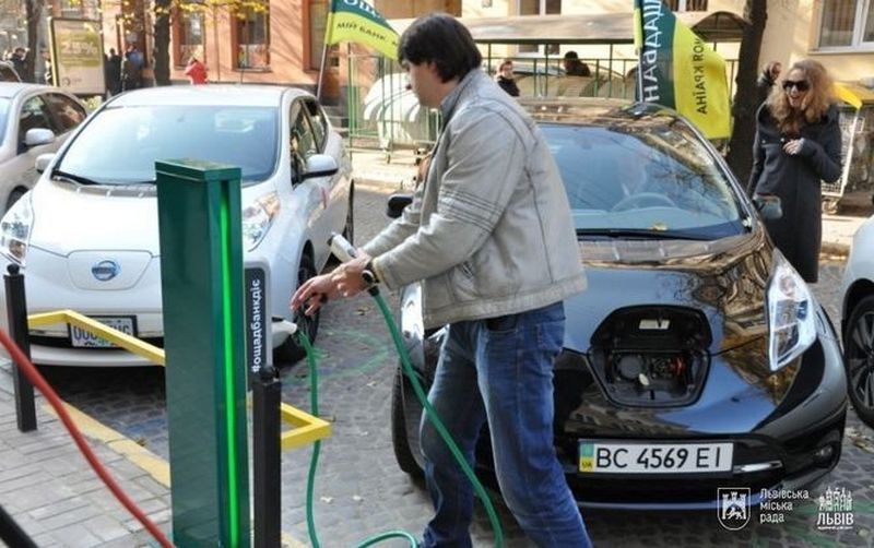 В этом году в Украине откроют 40 заправок для электромобилей, - Омелян 1