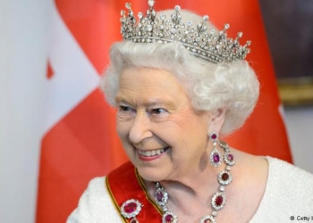 Королева Великобритании Елизавета II подписала закон о запуске процедуры по выходу страны из ЕС