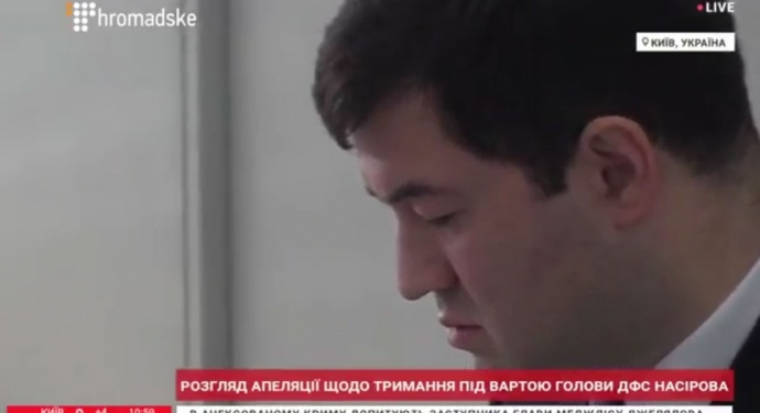 Красивый Насиров в суде за стеклом. Трансляция