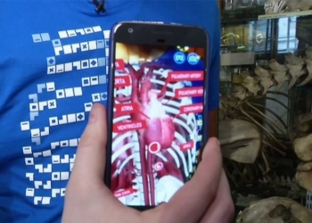 Футболка, заменяющая рентген-кабинет, покажет внутренние органы хозяина