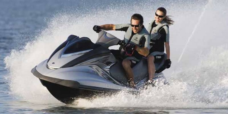 Скоро лето: в Николаеве власти с полицией собираются упорядочить прокат гидроциклов, но для ловли нарушителей скоростных катеров нет