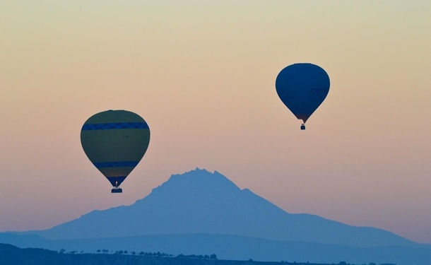 В Турции три воздушных шара рухнули на туристов. Много раненых
