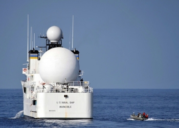 Иранские корабли перехватили судно ВМС США. Пентагон назвал это опасным и непрофессиональным