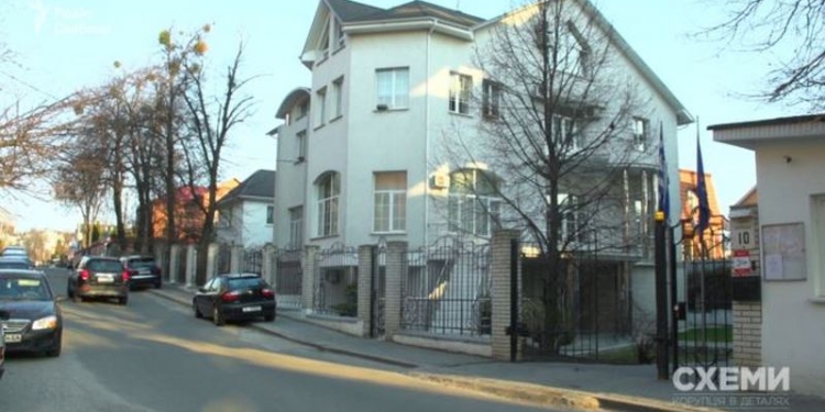 Гений бережливости: жена замглавы Администрации Президента приобрела особняк на Печерске за 78 тыс.грн