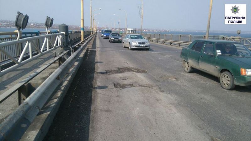 С завтрашнего дня по Ингульскому мосту в Николаеве будет трудно ездить: там идут ремонтные работы 1