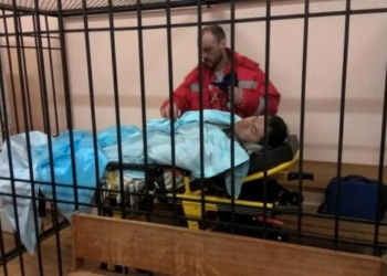 Начался суд по Насирову. Всех выгнали, чтобы обследовать больного. Трансляция