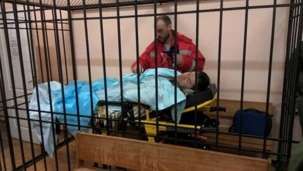 Начался суд по Насирову. Всех выгнали, чтобы обследовать больного. Трансляция