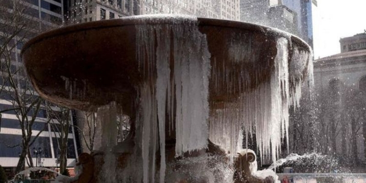 В Нью-Йорке ввели чрезвычайное положение из-за надвигающейся бури