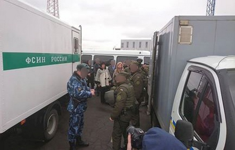12 заключенных, отбывавших заключение в Крыму и этапированных в Россию, передали Украине 1