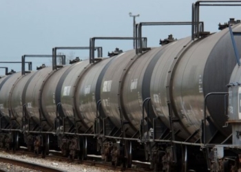 В США загорелся поезд со спиртом. Местных жителей эвакуировали