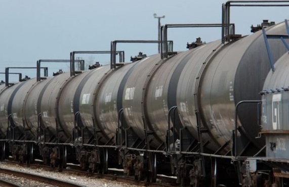 В США загорелся поезд со спиртом. Местных жителей эвакуировали