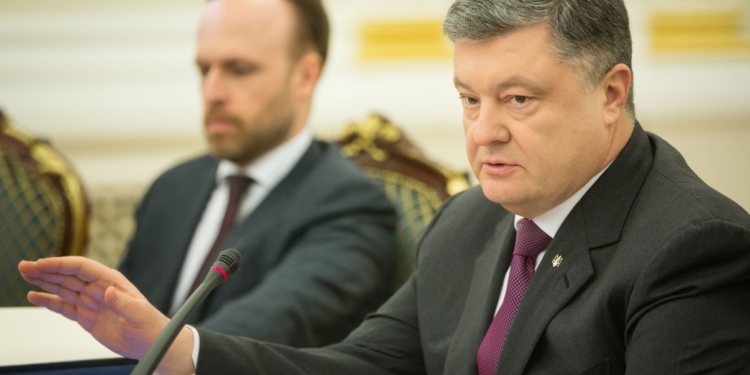 Президент распорядился обеспечить охрану судов