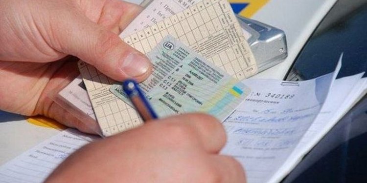 В аннексированном Крыму будут штрафовать за украинские водительские права