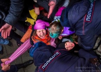 В Санкт-Петербурге задержали 10 женщин на акции феминисток