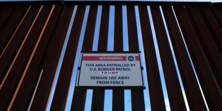 Власти США обнародовали требования к будущей стене на границе с Мексикой