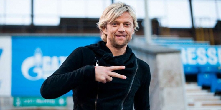 Фанаты “Волыни” начали сбор подписей за лишение звания почетного гражданина Луцка Анатолия Тимощука, который решил тренировать “Зенит”