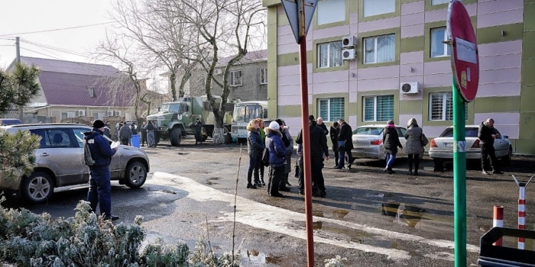 Переворот? В Затоке люди в камуфляже захватили поселковый совет